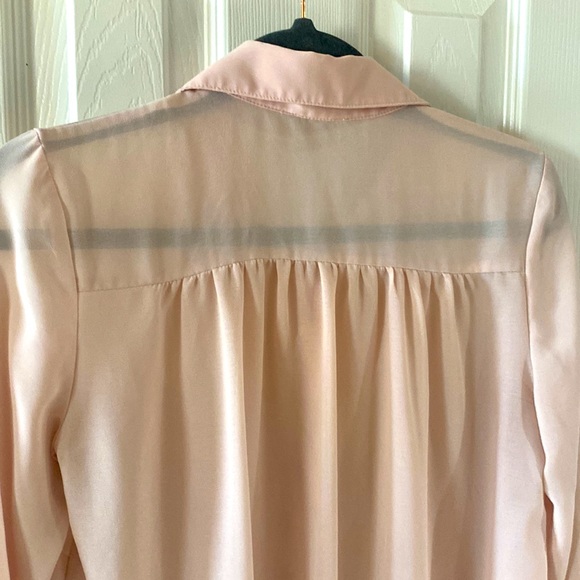 Beautiful Sis Sis/ brand sheer light Pink Blouse w/stud detailing on Collar. ND - Picture 10 of 13